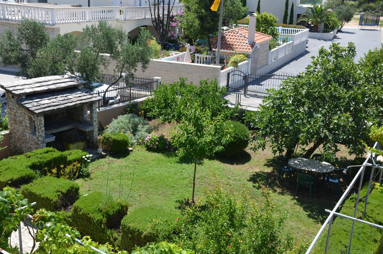 Apartments Dara Рогозница Экстерьер фото